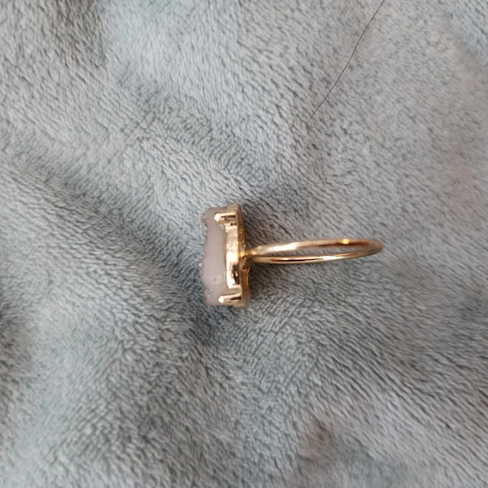 Size 6 Gold Tone Dainty Band Geode Stone Ring